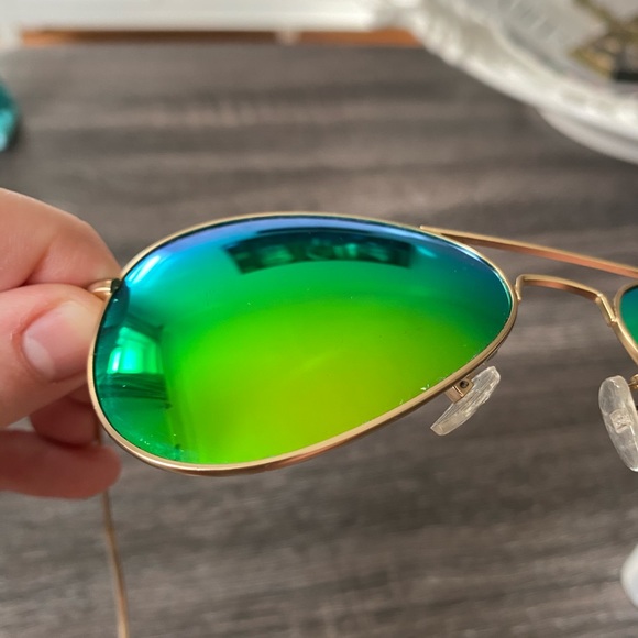 AQS Green Mirrored Sunglasses - Picture 4 of 4